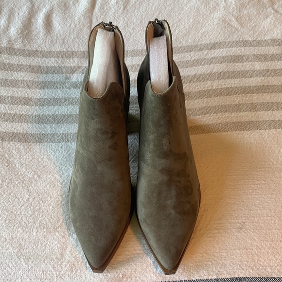 NEW Steve Madden Cedar Grey Suede Bootie - Picture 4 of 7
